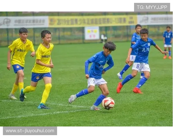 果弟初识绿茵场:从零基础到热爱足球的成长之路 果弟初识绿茵场:从零基础到热爱足球的成长之路